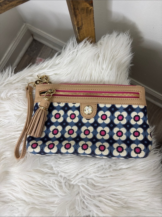 Spartina 449 Handbags - Spartina 449 Navy Floral Wristlet with Beige Trim and Pink Accents